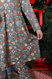 Alma Ls Babydoll Dress (Kids) | Smiley Peace Brown | Børne kjole fra Liberté