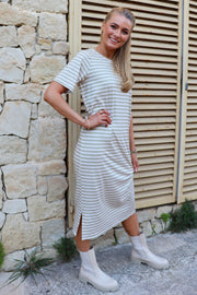 Alma Tshirt Dress | Sand Ivory Stripe | Kjole fra Liberté