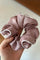 French Retro Scrunchie | Rose | Hårelastik fra By Timm