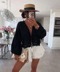 Spitzenhemd mit Krawatte | Bluse von Avery