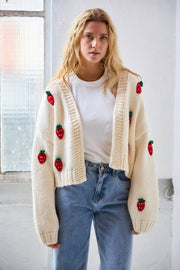 Strawberry Cardigan | Ecru | Strik fra Avery
