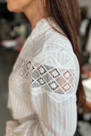 Selma Angle Lace Shirt | White | Skjorte fra Co'couture