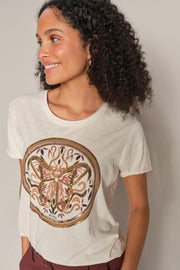 Fiona O-SS Embroidery Tee   | Ecru | T-shirt fra Mos Mosh