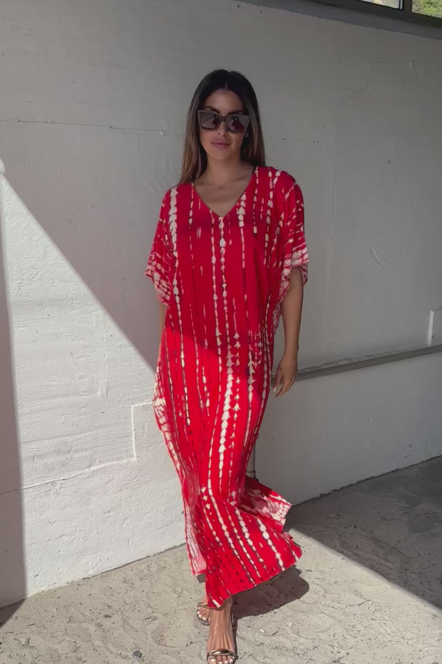 Serengeti Sun Dress | Red | Tiedye Kaftan kjole fra Statebird
