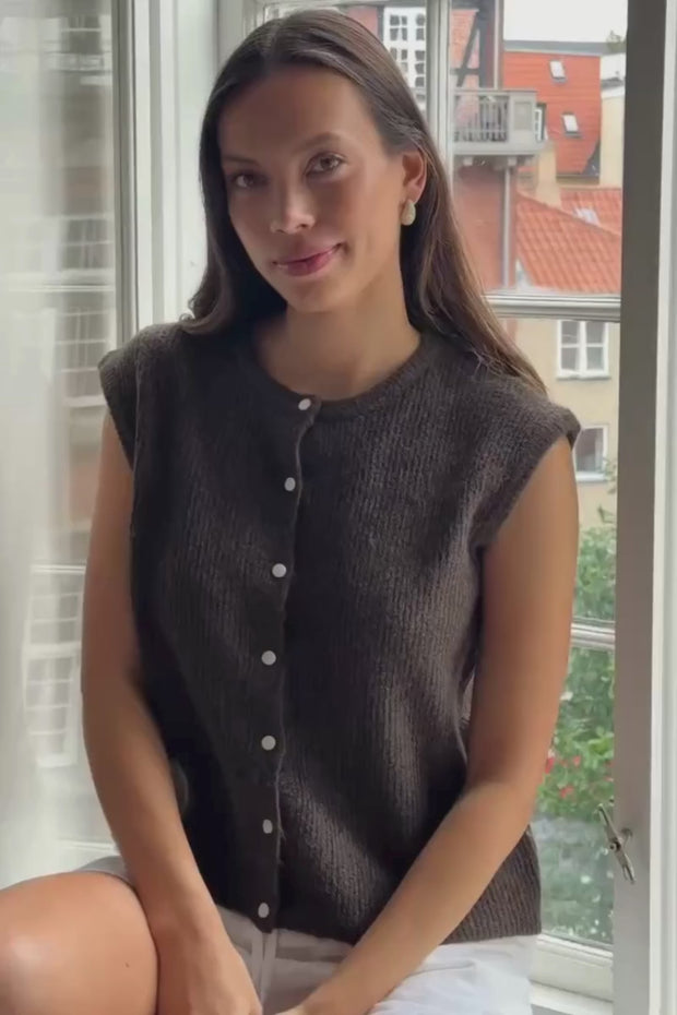 Everest Knit Vest | Brown | Strik fra Neo Noir