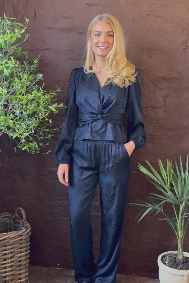 Tiki Ls Twist Blouse | Navy Black | Bluse fra Liberté