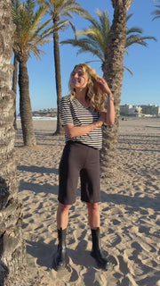 Ulla Ss Vneck Stripe Tshirt | Black White Stripe | T-Shirt fra Liberté