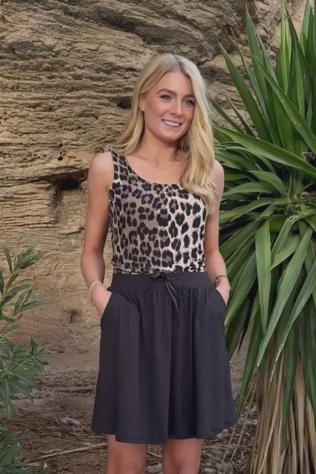 Alma Turn Top | Big Lux Leo Fossil | Vendbar top fra Liberté