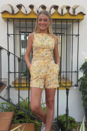 Alma Shorts | Yellow Green Flower | Shorts fra Liberté