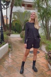 Alma Ls Top | Deep Dark Grey Leo | Bluse fra Liberté