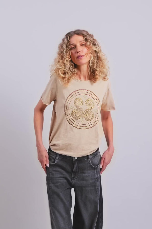 Zano O-SS Embroidery Tee  | Sesame | T-shirt fra Mos Mosh