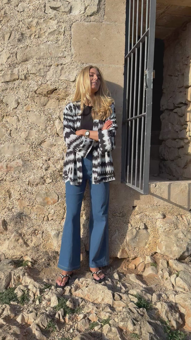 Tine Tie Dye Kimono | Black Blue Tie Dye | Kimono fra Liberté