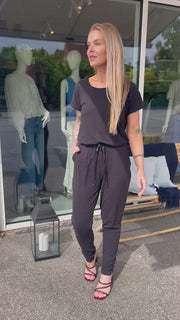 Alma Jumpsuit | Sort | Buksedragt fra Liberté Essentiel