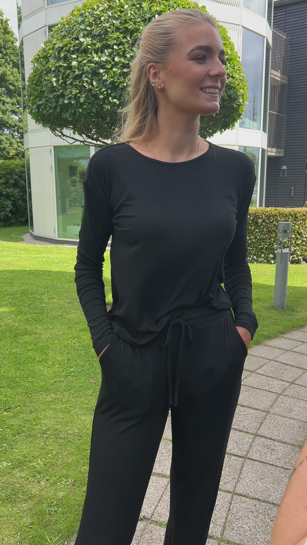 Natalia Ls Boxy Blouse | Black | Bluse fra Liberté