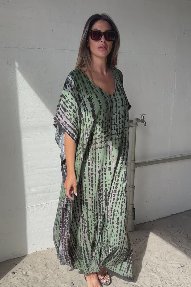 Serengeti Sun Dress | Army | Tiedye Kaftan kjole fra Statebird
