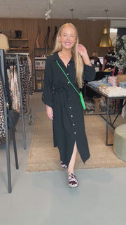 Soft Muslin Shirt Dress | Sort | Kjole fra Atelier C