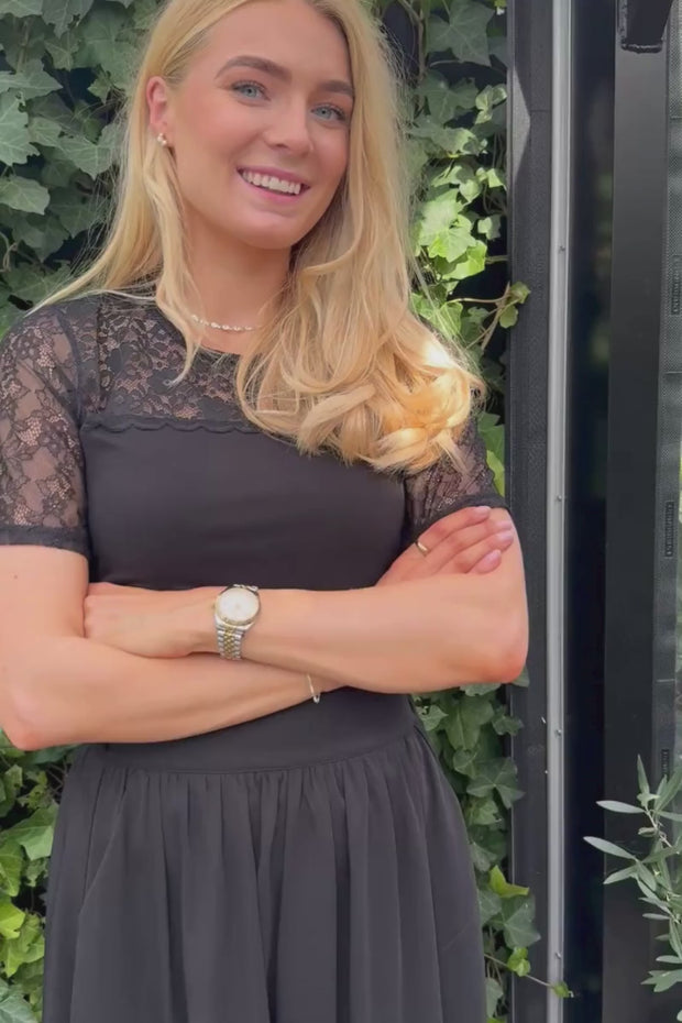 Lisa Ss Lace Blouse 2 | Black | Bluse fra Liberté