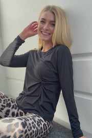Alma Ls Twist Tshirt | Black | T-Shirt fra Liberté