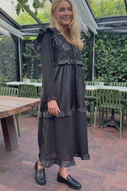 Nor Ls Frill Dress | Black Sequins | Kjole fra Liberté