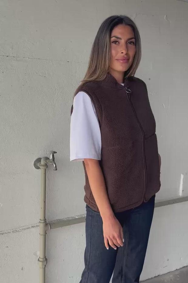 Ada Waistcoat | Brun | Teddy vest fra French Laundry