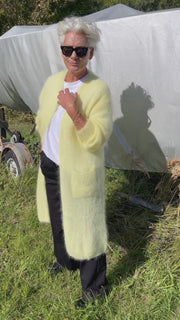 Long open cardigan in fluffy mohair 82121L | Light Yellow | Strik fra Atelier C