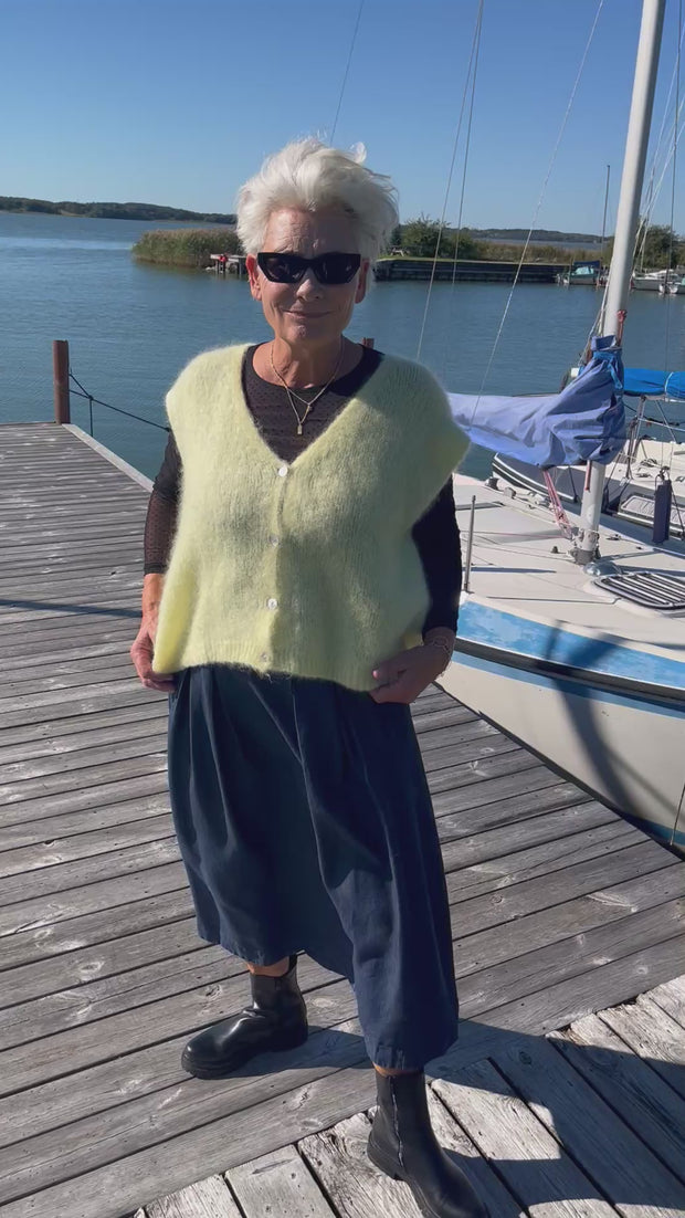 Sleeveless vest in 80% kid mohair V7485 | Light Yellow | Strik fra Atelier C