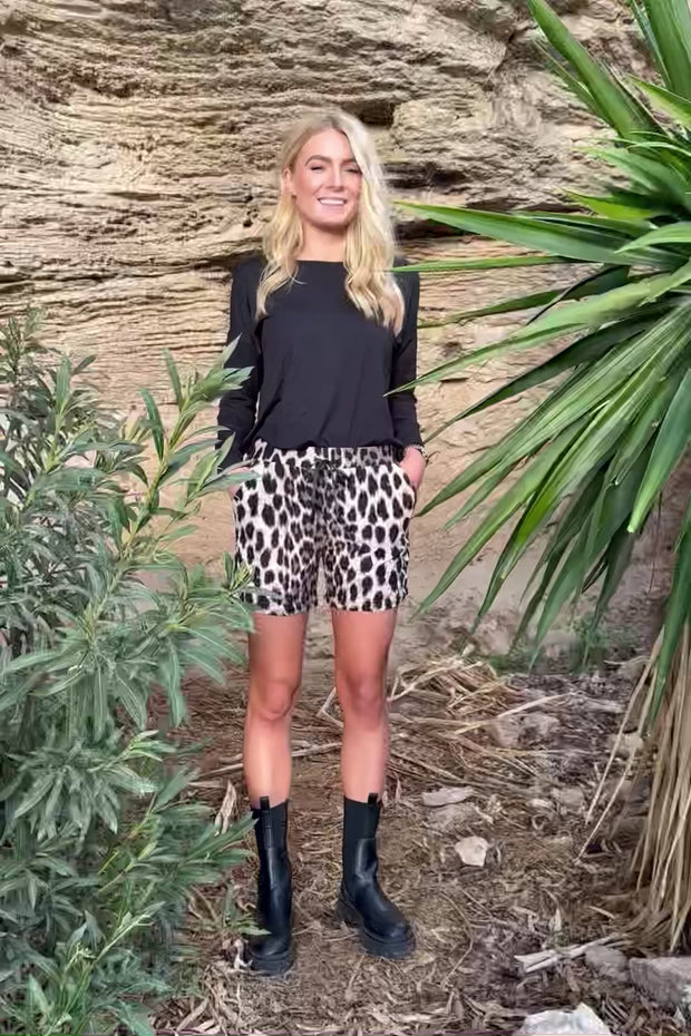 Alma shorts | Big Lux Leo Fossil | Shorts fra Liberté Essentiel