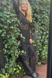 Lacy Ls Long Dress | Black Lace | Kjole fra Liberté