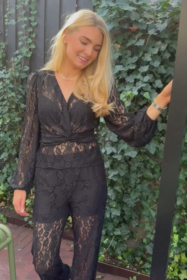 Tiki Ls Twist Blouse | Black Lace | Bluse fra Liberté