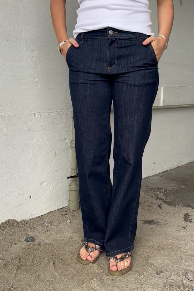 Nora Jeans | Raw Blue Denim | Jeans fra French Laundry