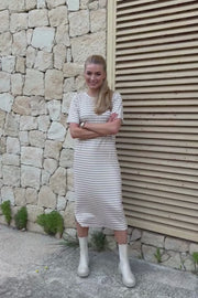 Alma Tshirt Dress | Sand Ivory Stripe | Kjole fra Liberté