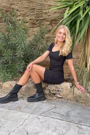 Alma Ss Turn Dress | Black | Vendbar kjole fra Liberté