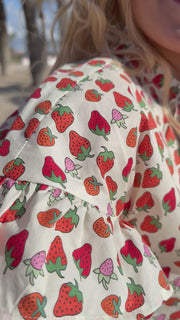 Tia Frill Dress | Strawberry | Kjole fra Liberté