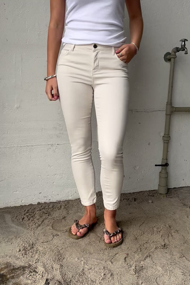 Lara Jeans | Cream | Jeans fra French Laundry