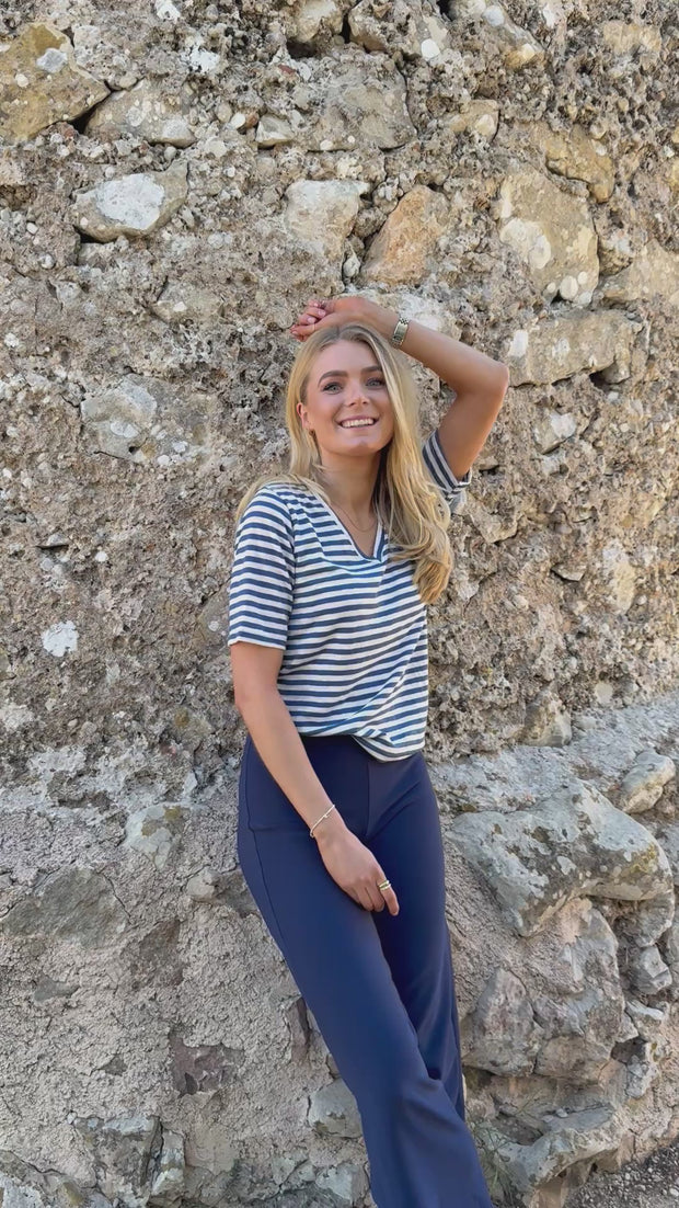 Ulla Ss Vneck Stripe Tshirt | Denim Blue White Stripe | T-shirt fra Liberté