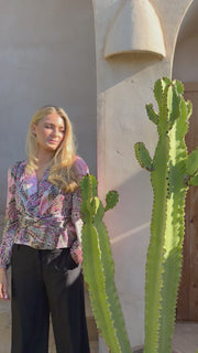 Tiki Ls Twist Blouse | Pink Scarf | Bluse fra Liberté