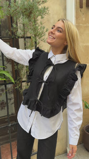 Asta Frill Vest | Black Denim | Vest fra Liberté