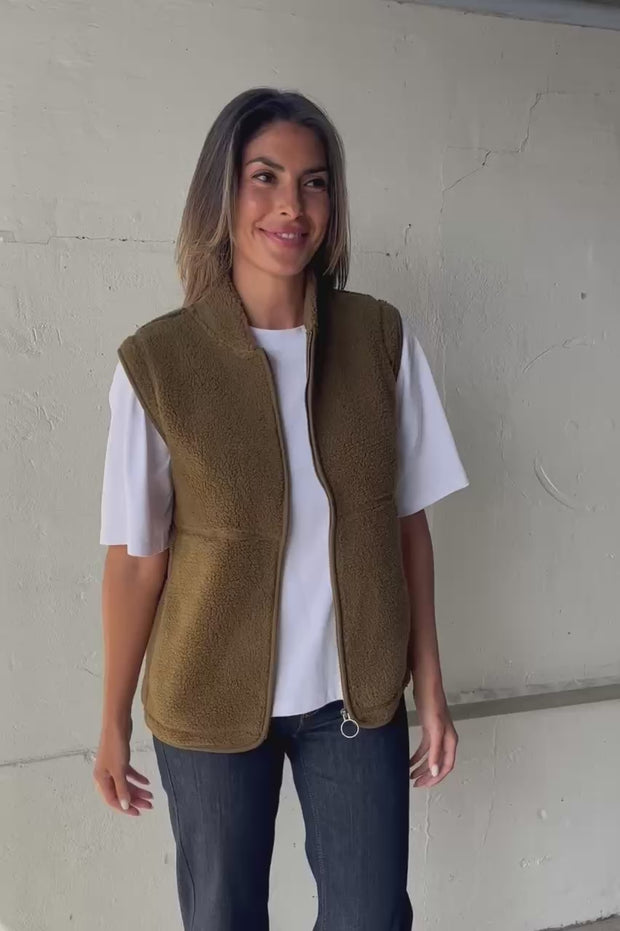 Ada Waistcoat | Mørkegrøn | Teddy vest fra French Laundry