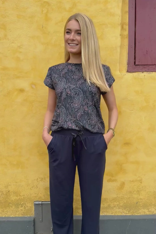 Alma U Tshirt | Night Sky Paisley | T-Shirt fra Liberté