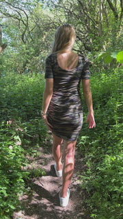 Alma Ss Turn Dress | Dusty Camo | Vendbar kjole fra Liberté