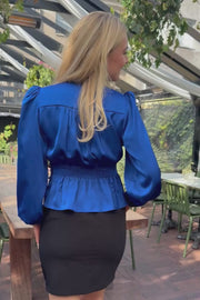 Tiki Ls Twist Blouse | Electric Blue | Bluse fra Liberté