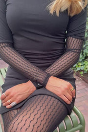Isa Ls Lace Sleeve Blouse | Black Wavy Lines | Mesh bluse fra Liberté