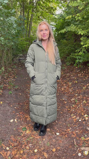 Lulu Extra Long Puffer Jacket | Army | Frakke fra Lululia