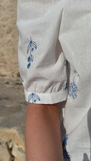 Flora Ss Blouse | White Blue Flower | Bluse fra Liberté