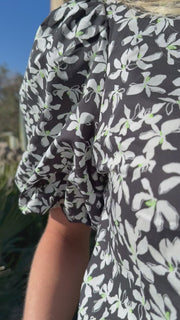 Siona V Neck Blouse | Black Flower | Bluse fra Liberté