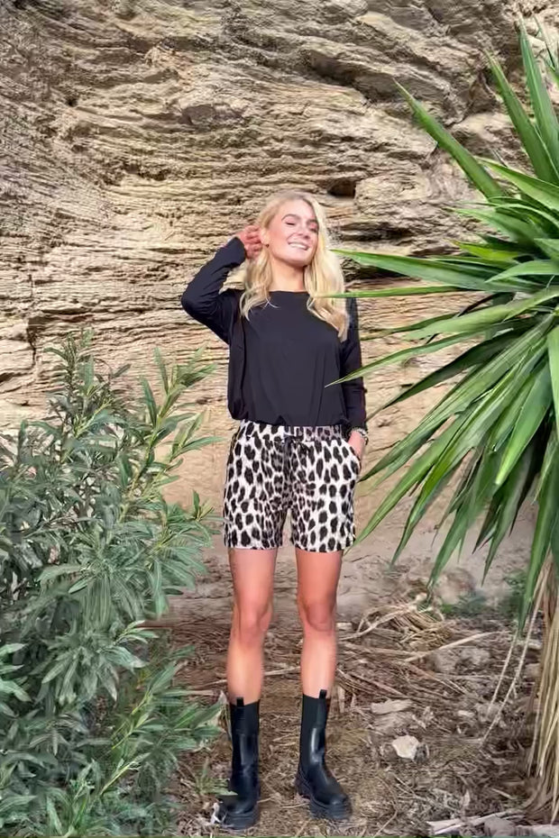 Alma shorts | Big Lux Leo Fossil | Shorts fra Liberté Essentiel