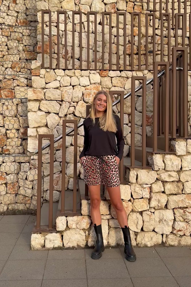 Alma Shorts | Lux Leo Red Heart | Shorts fra Liberté