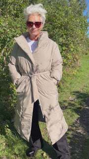 Lilly Long coat | Taupe | Frakke fra French Laundry