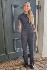 Alma Wide Pants | Black Grey Lace | Bukser fra Liberté