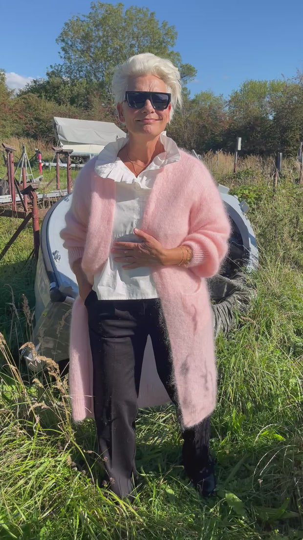 Long open cardigan in fluffy mohair 82121L | Rose Shadow | Strik fra Atelier C